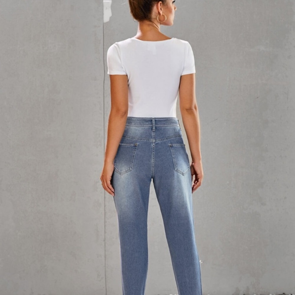 NWOT Destroyed/ Distressed Boyfriend Jeans - Picture 7 of 7